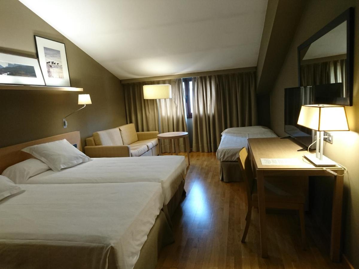 Parador De Ла Сеу д'Ургел Екстериор снимка